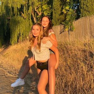 Meet your Posher, Ava